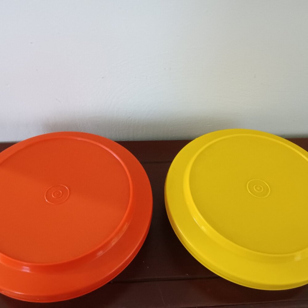 Vintage Tupperware Seal N Serve Bowls Seet of 2